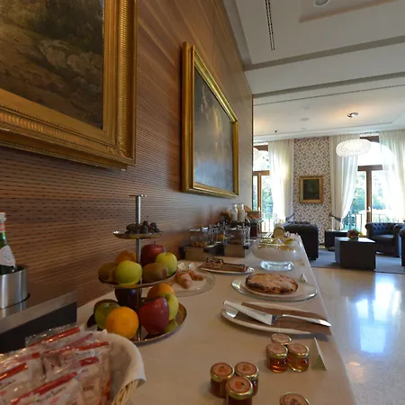 Lario Mandello Hotell