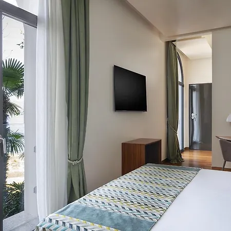Hotell Lario Mandello 5*