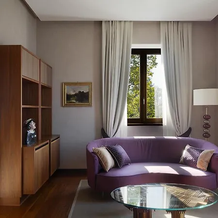Hotell Lario Mandello 5*