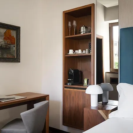 Hotell Lario Mandello 5*
