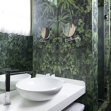 Hotell Lario Mandello 5*