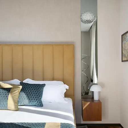 Hotell Lario Mandello 5*